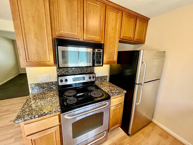 Building Photo - Great 2B 2BA Condo in Pacific Beach