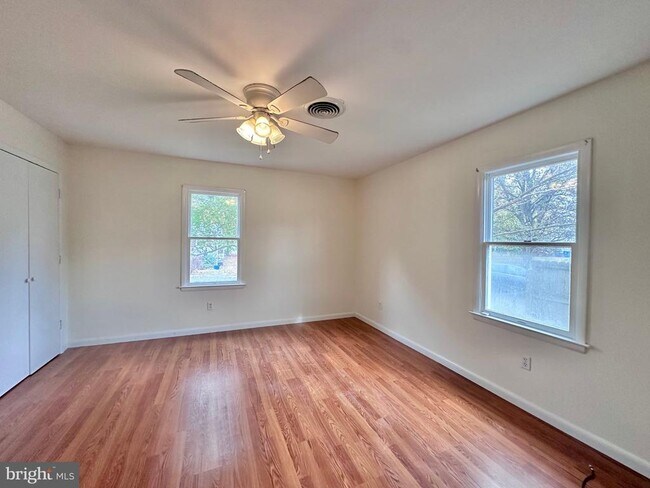 Building Photo - 106 Lee St