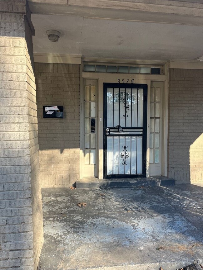 Building Photo - Renovated house in quite Neighborhood