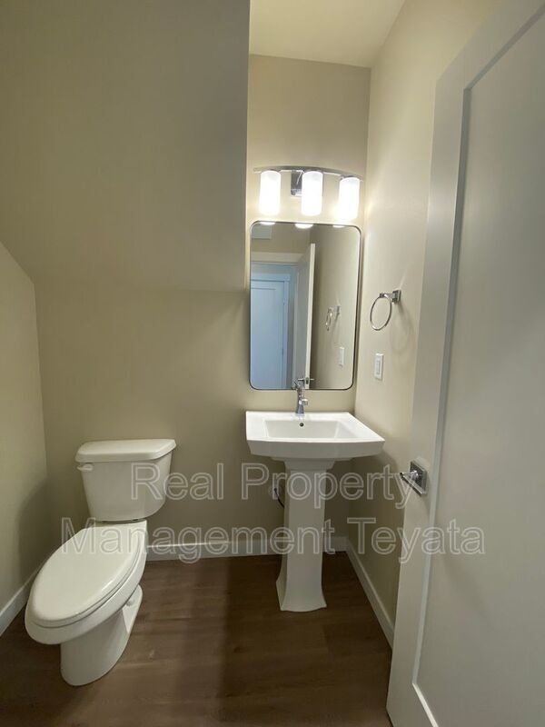 Building Photo - 809 Northview St