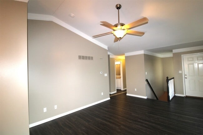 Building Photo - 207 Tyndale Dr