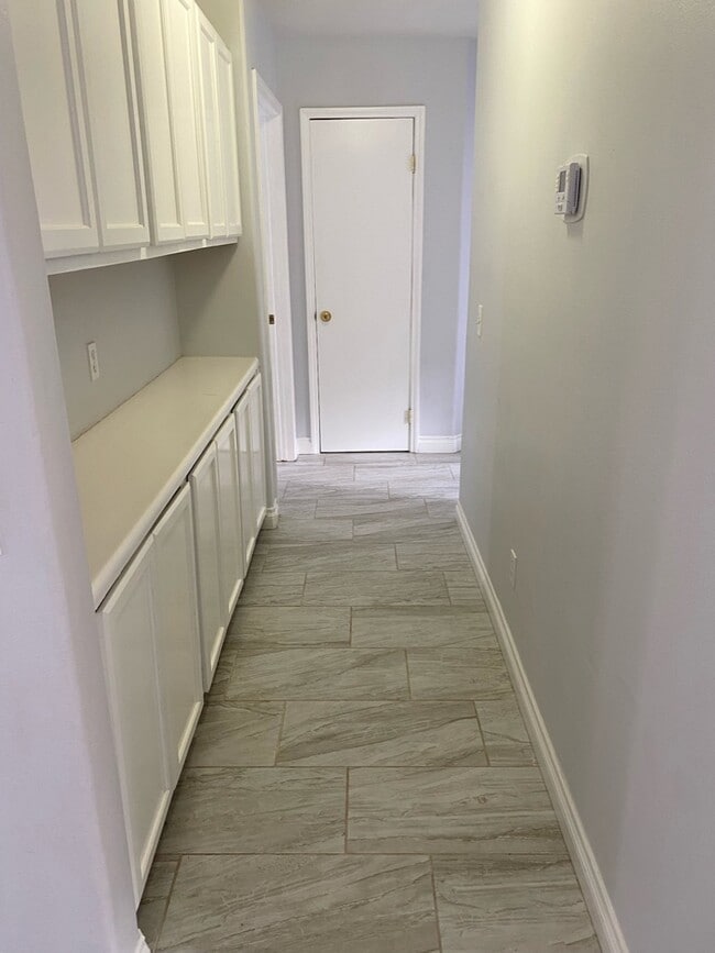 Hallway - 52560 Avenida Navarro
