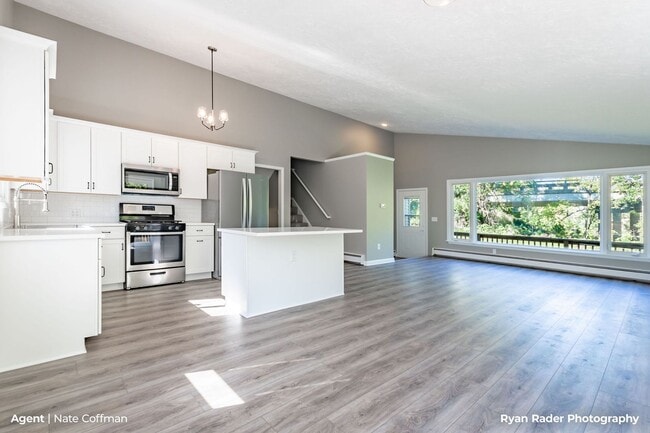 Building Photo - Downtown Rockford Single Family Home on White Pine Trail