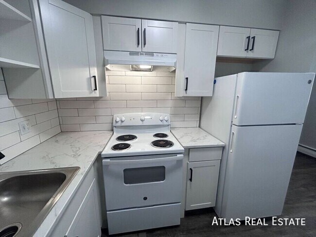 Building Photo - 551 S Fairfax St