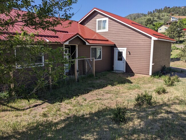 Building Photo - 6009 Blue Spruce Dr