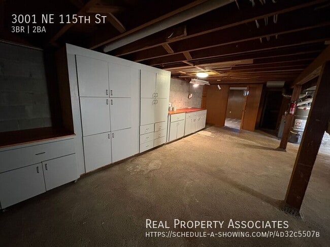 Building Photo - 3001 NE 115th St