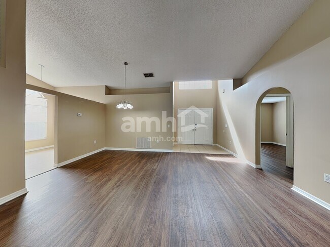 Building Photo - 10355 Little Econ St