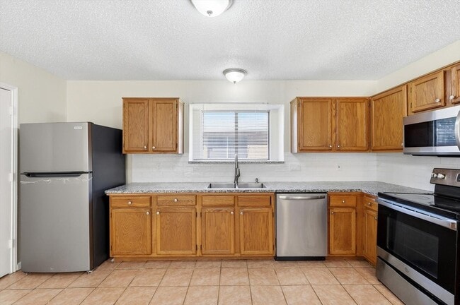 Building Photo - 1234 Roan Dr