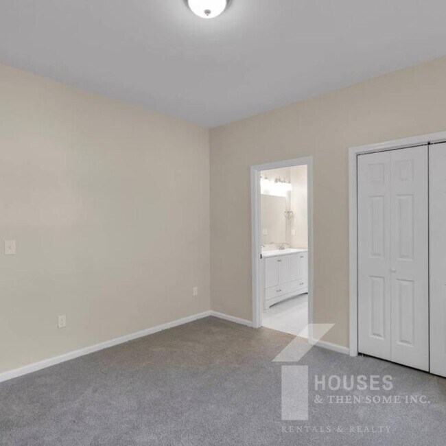 Building Photo - 1505 E Saluda Lake Rd
