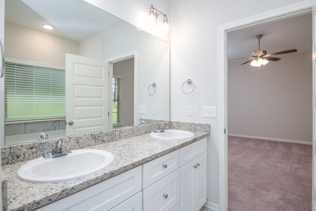 Building Photo - 246 Brownstone Loop