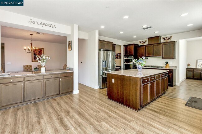 Building Photo - 582 Mandevilla Dr