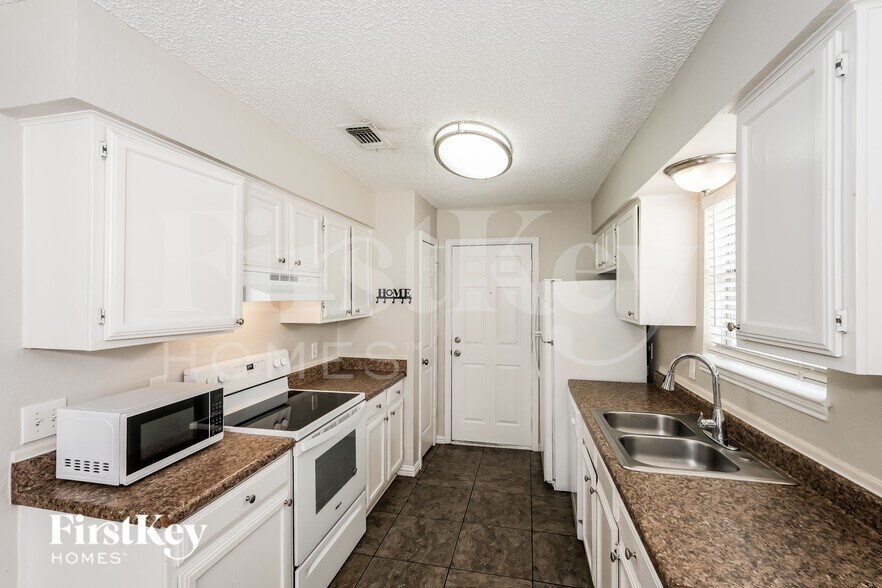 Building Photo - 4121 Gentle Springs Dr