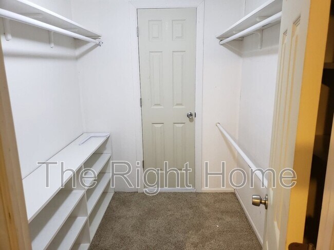 Building Photo - 5628 S 51st Ave