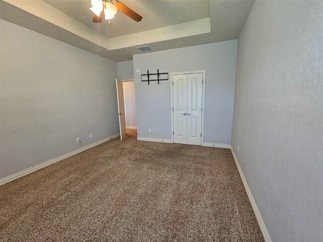 Building Photo - 6 NE Summerwood Dr