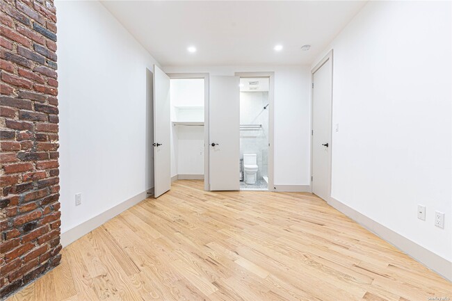 Building Photo - 282 E 38th St