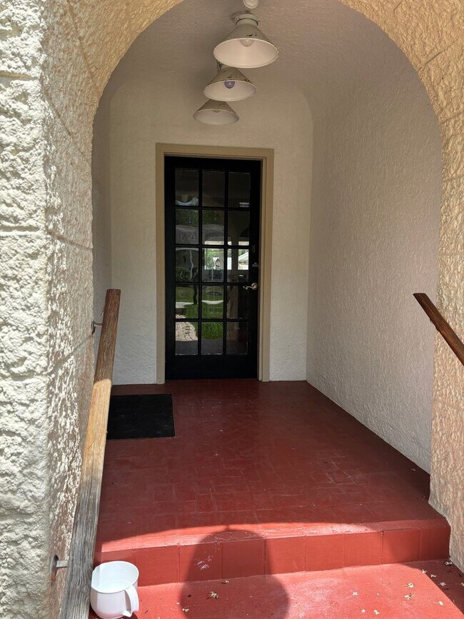 Building Photo - Charming Mediterranean Bungalow in the Hea...