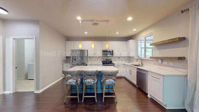 Building Photo - 1063 Collinswood Dr W