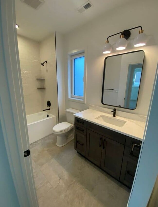 Building Photo - Single Family HOME with 3 Bedrooms 2 1/2 B...