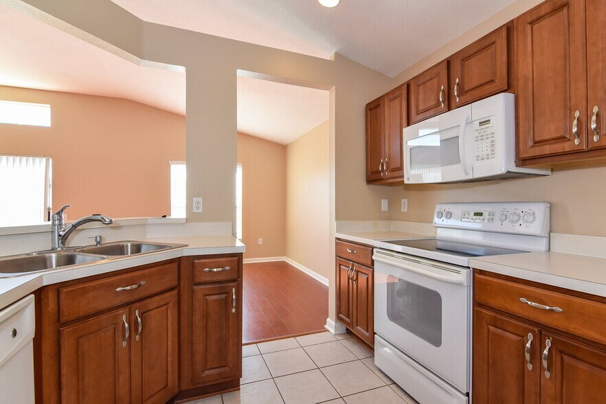 Building Photo - 30410 Randall Manor St