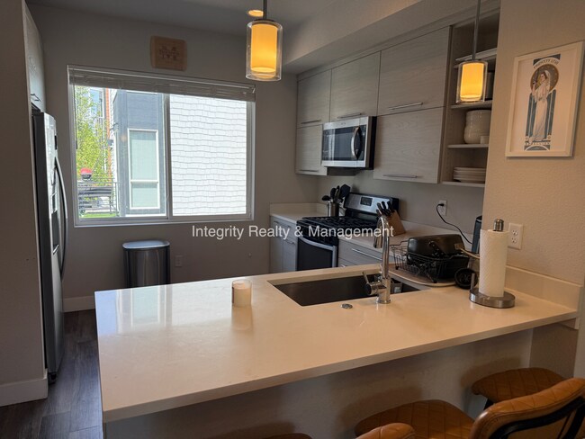 Building Photo - 5557 W 10th Ave