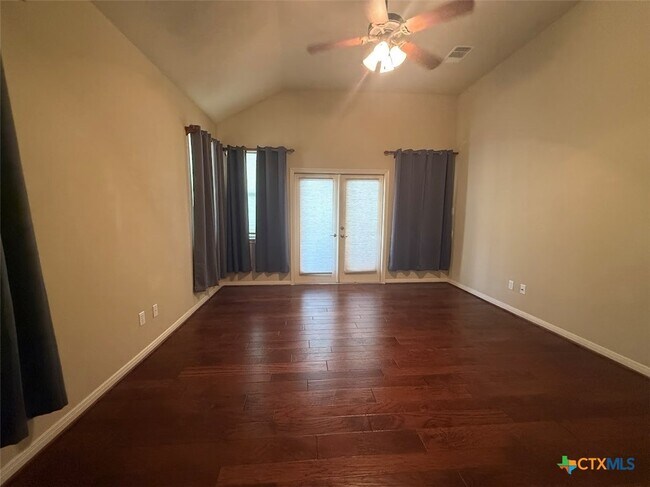 Building Photo - 270 Delanoy Dr