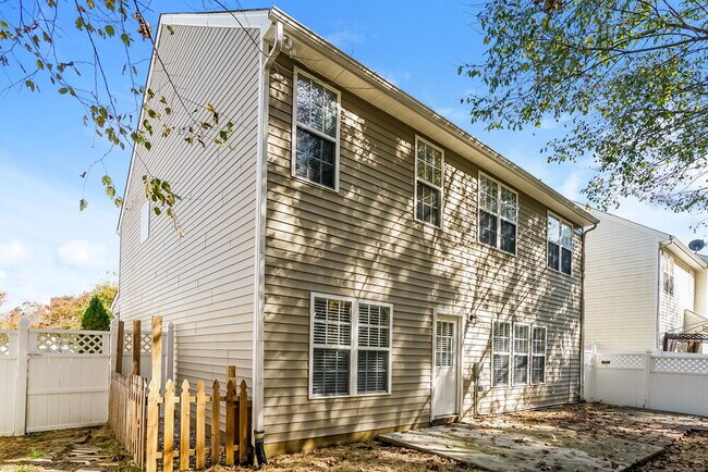 Building Photo - 8039 Marsh Hollow Dr