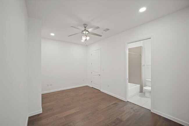 Building Photo - 4820 Caroline St