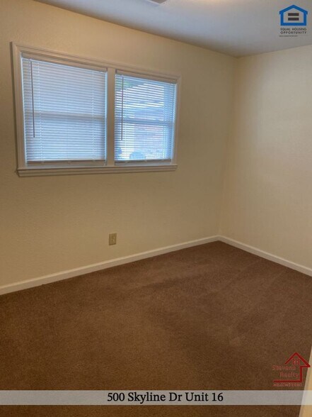 Building Photo - 500 Skyline Dr