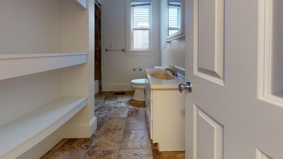 Primary Photo - 10 Cherokee St