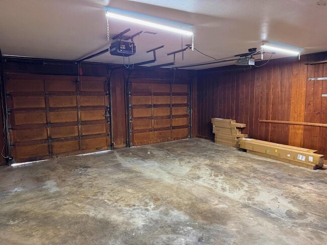 Building Photo - 4115 Rivercrest Dr