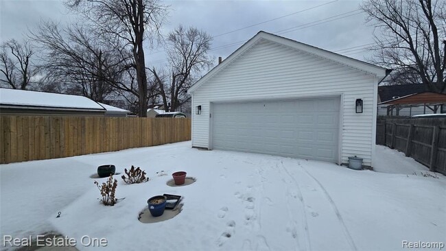 Building Photo - 3351 Cummings Ave