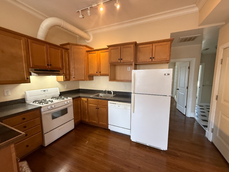 Building Photo - 2621 Cleinview Ave