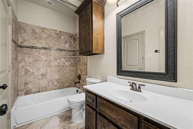 Building Photo - 588 Deverson Dr