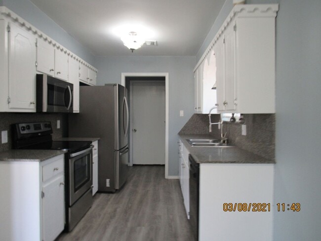 Building Photo - MOVE IN SPECIAL: $200 OFF OF THE FIRST MONTH'S RENT!
