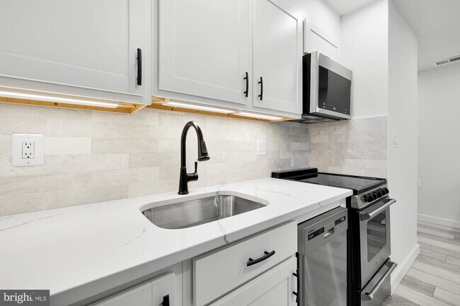 Building Photo - 1821 19th St NW