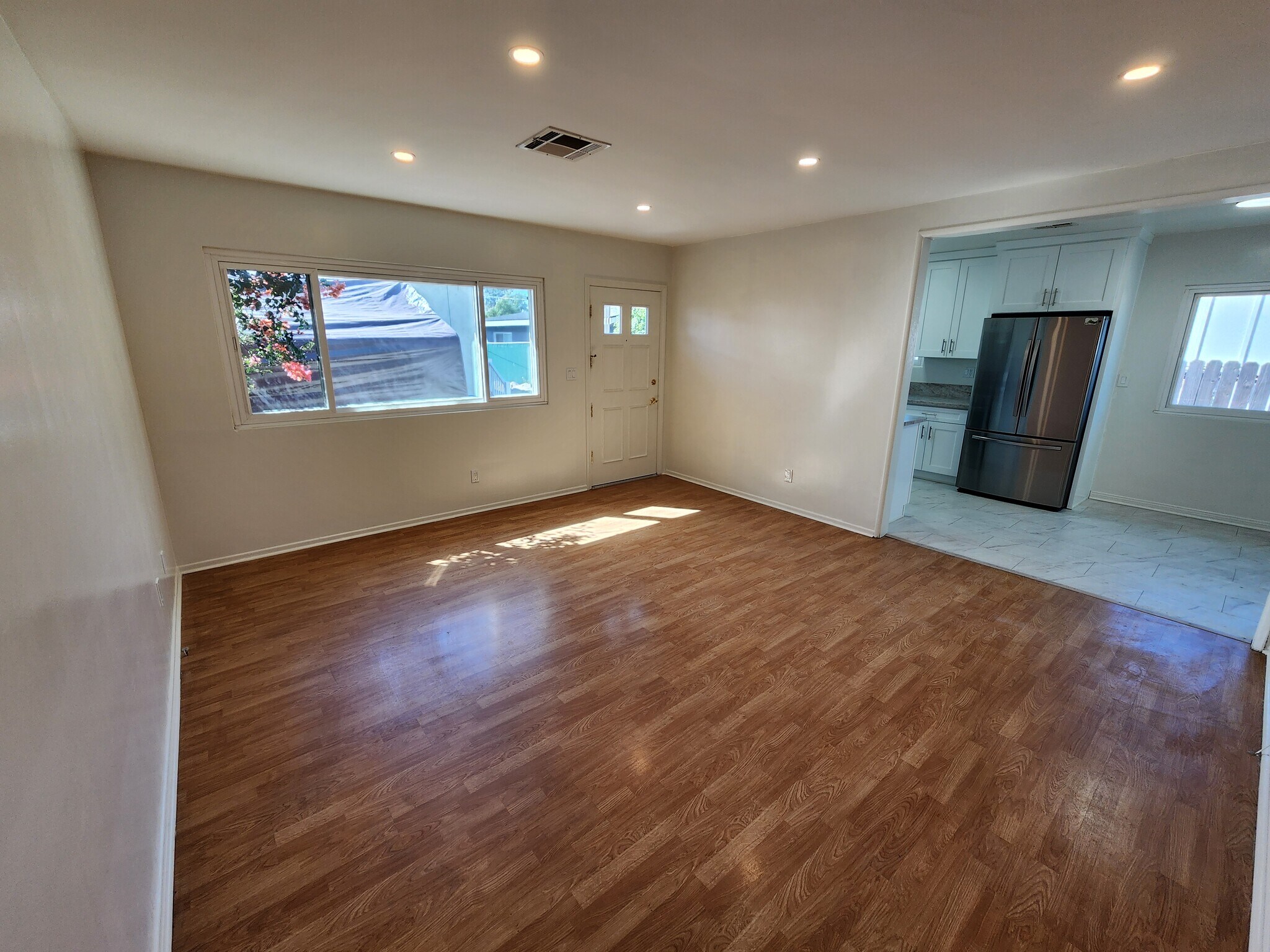 Building Photo - 10449 Cantara St