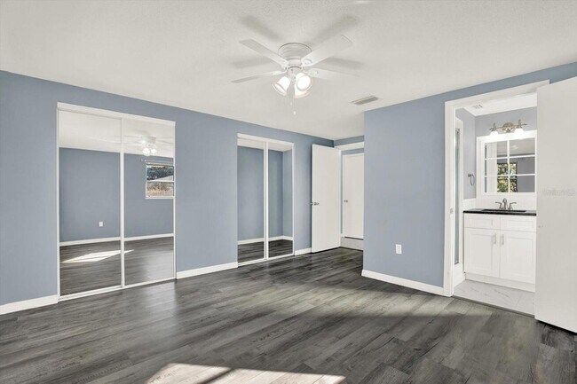 Building Photo - 7902 Canna Dr