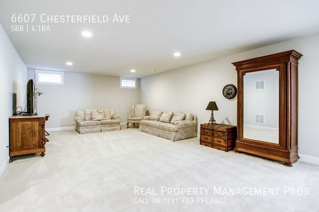Building Photo - 6607 Chesterfield Ave