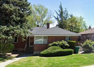Building Photo - 750 Mt Rose St