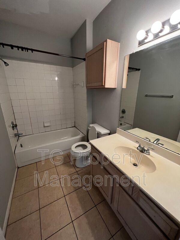 Building Photo - 201 Colima Ct