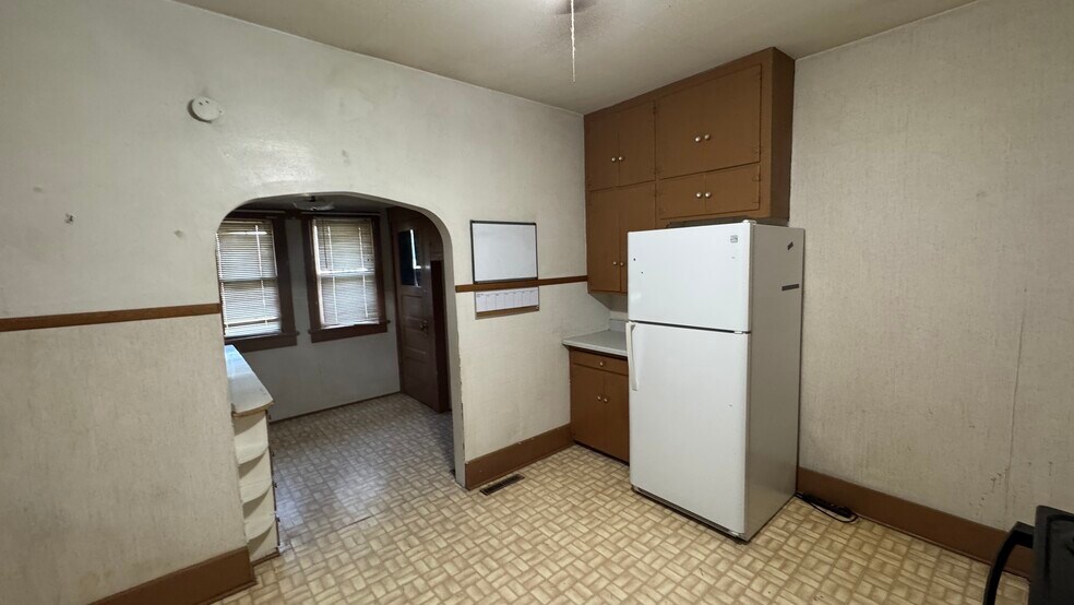 Building Photo - 406 S Chicago Ave