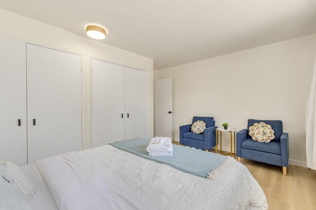 Building Photo - 12527 SE 52nd St