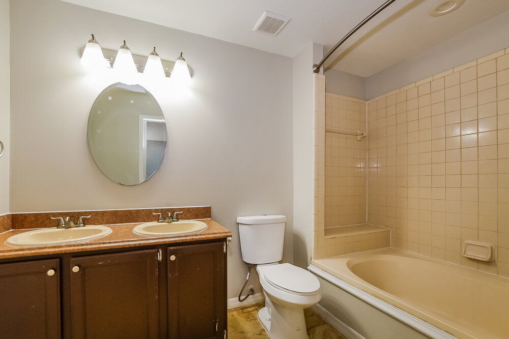 Building Photo - 1820 Greenbrook Ct