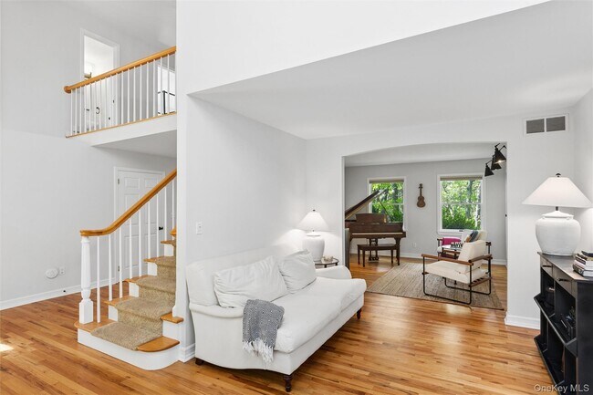 Building Photo - 2 Red Creek Cir