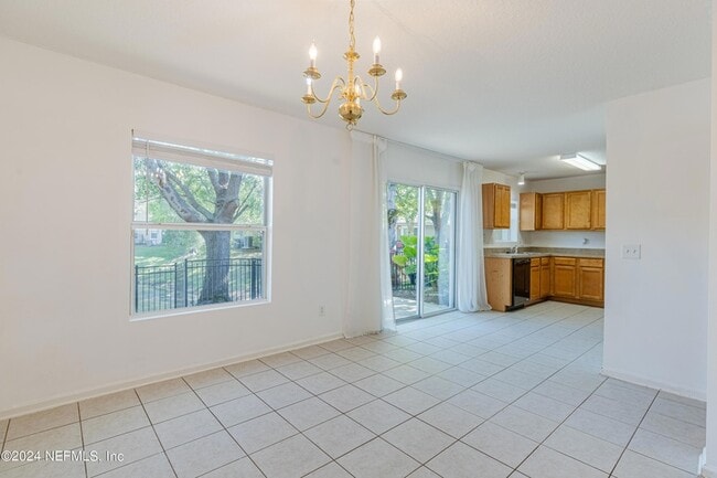 Building Photo - 1630 Vineland Cir