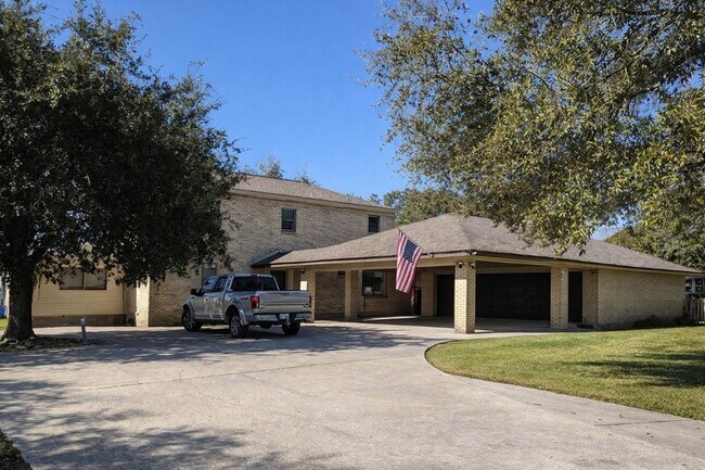 Building Photo - 5315 Bayway Dr