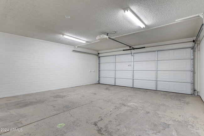 Building Photo - 5111 W Beverly Ln