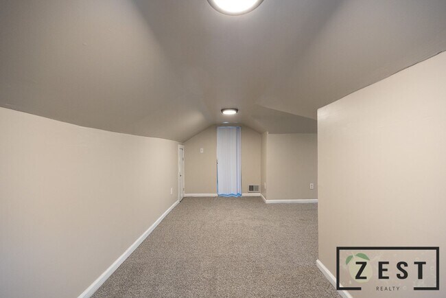 Building Photo - PRE LEASING! Beautiful 3 BEDROOM! OPEN HOU...