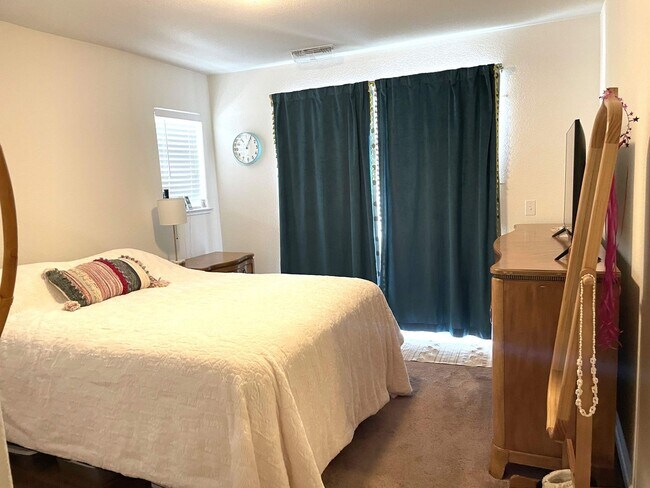 Building Photo - 3 bedroom, 2 bath in Grass Valley, CA 95945