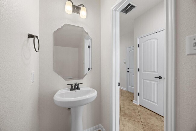 Building Photo - 7220 Wyoming Springs Dr